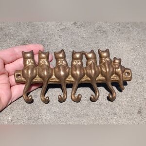 SPI San Pacific International Solid Bronze Key Holder Sitting Cat Butts